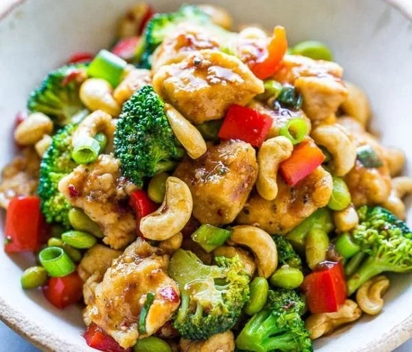 Cashew Chicken Stir-Fry with vibrant vegetables and roasted cashews