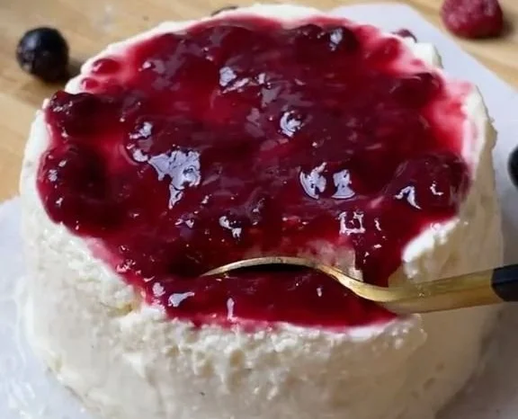 Minute Healthy Cheesecake topped with fresh berries and a drizzle of honey